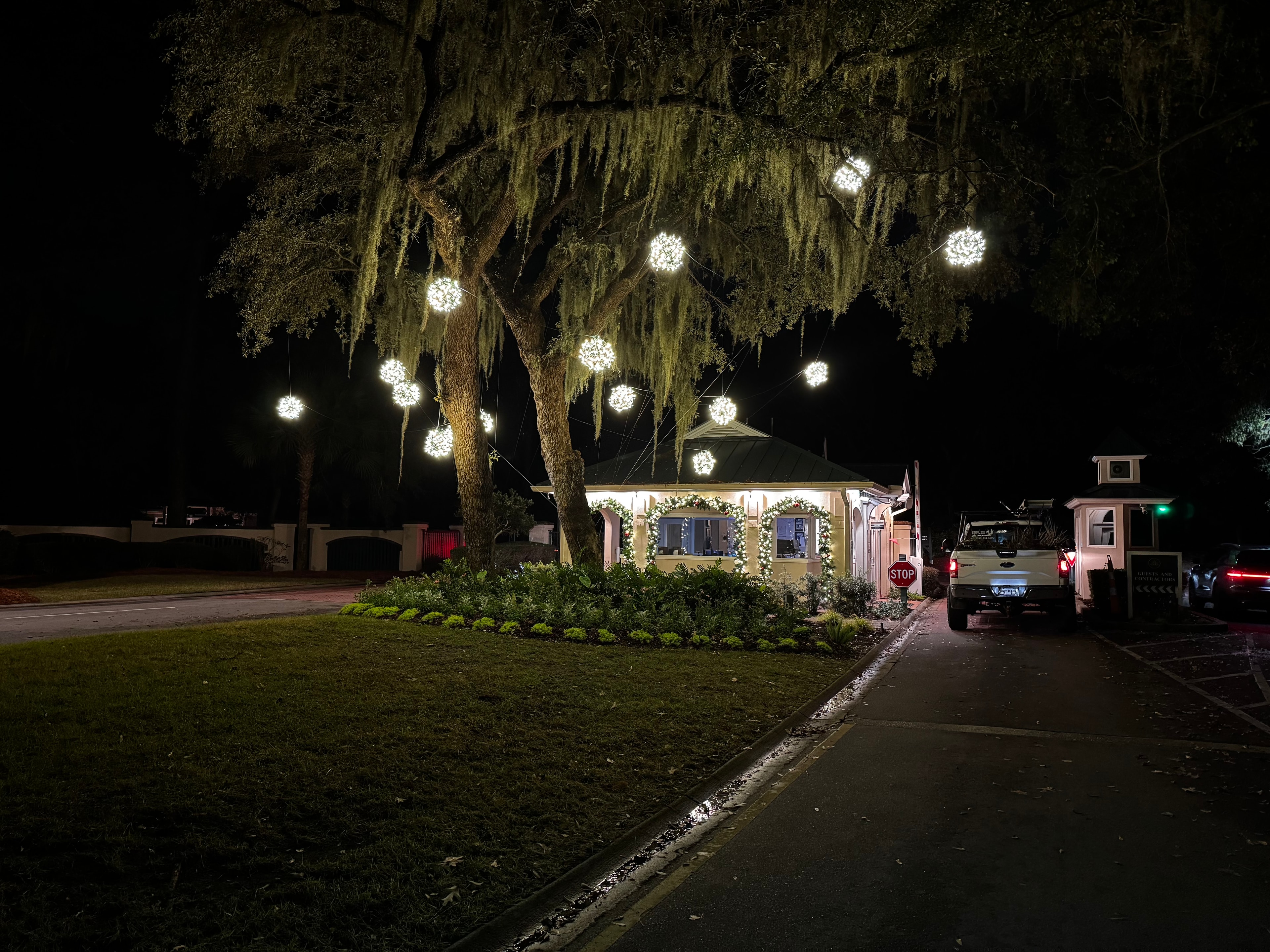 Indigo Run holiday lighting